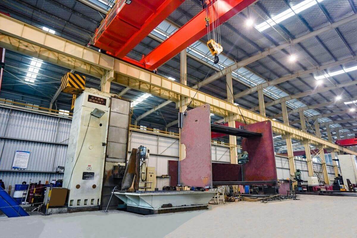 Lắp đặt khung máy chấn tôn thủy lực