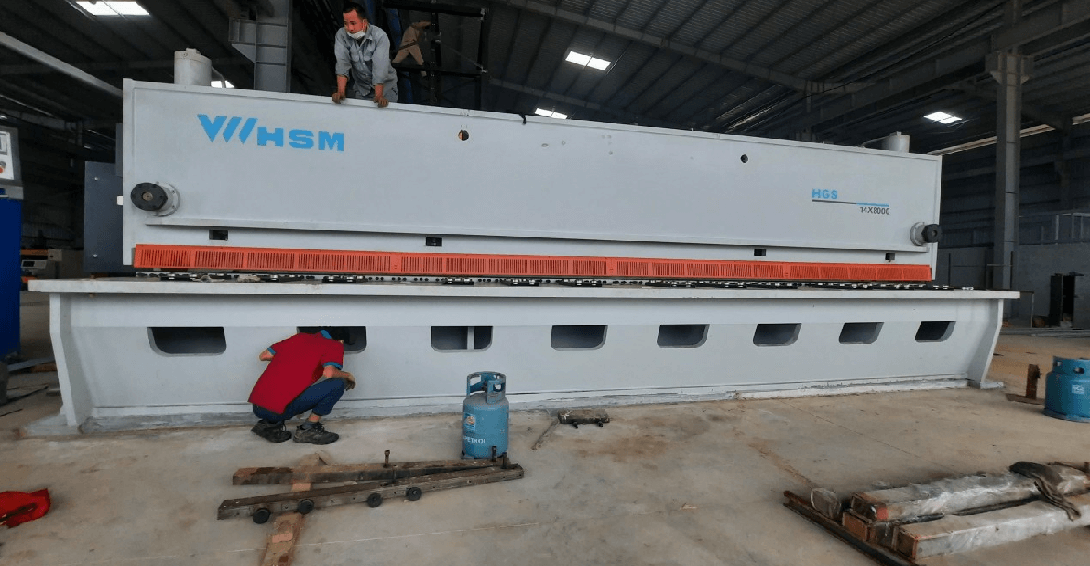 Máy cắt tôn thủy lực trong quá trình sản xuất thép