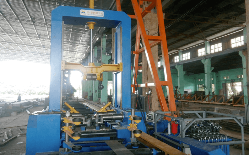 Máy đính gá dầm H tại nhà xưởng