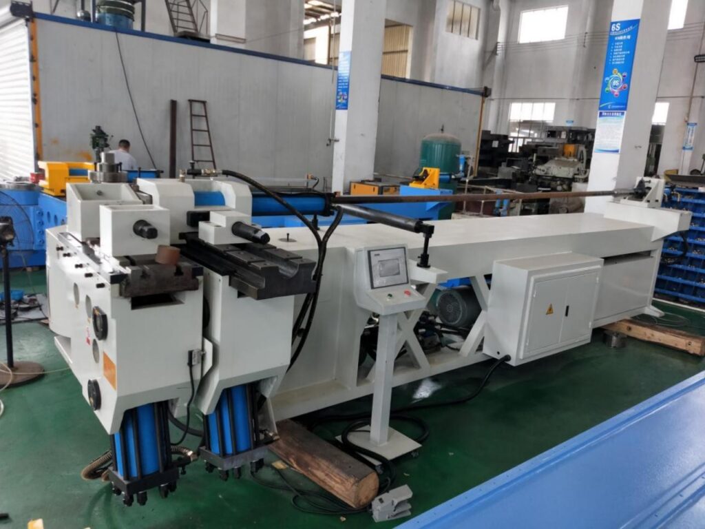 Máy uốn ống CNC