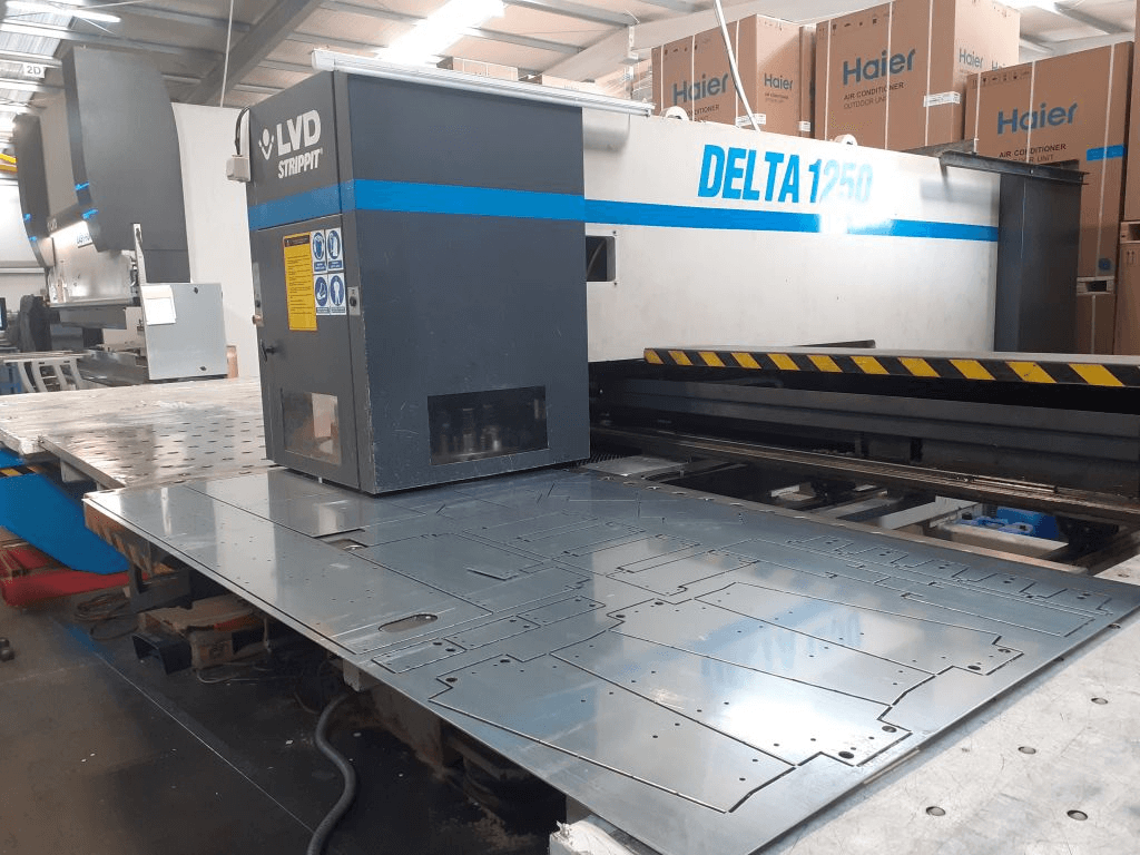 Máy cắt laser LVD Strippit Delta