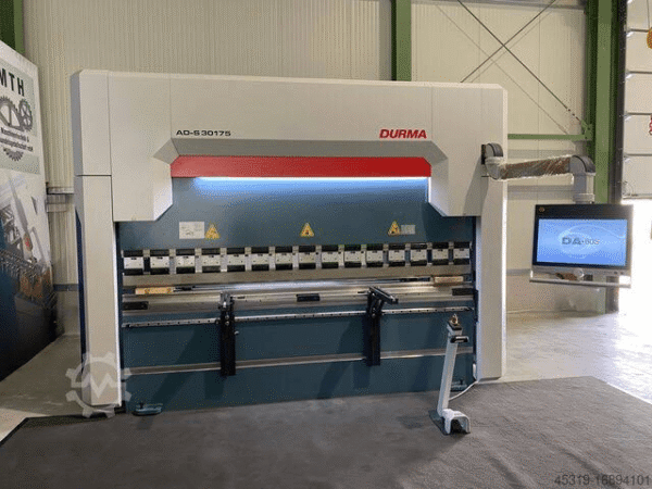 Máy chấn thủy lực CNC AD-S30135