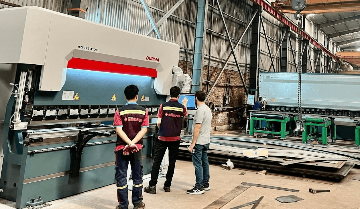 Máy chấn Durma tại xưởng ở VIệt Nam