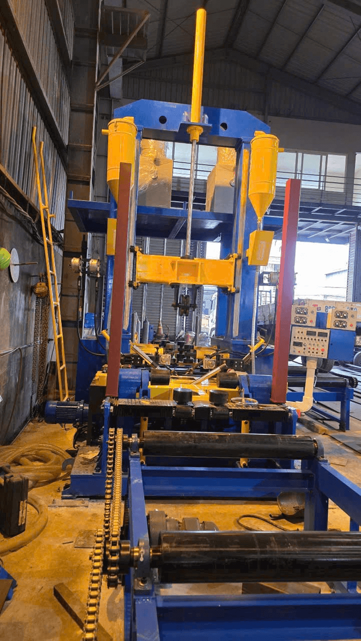 Máy hàn 3in 1 trong một nhà máy