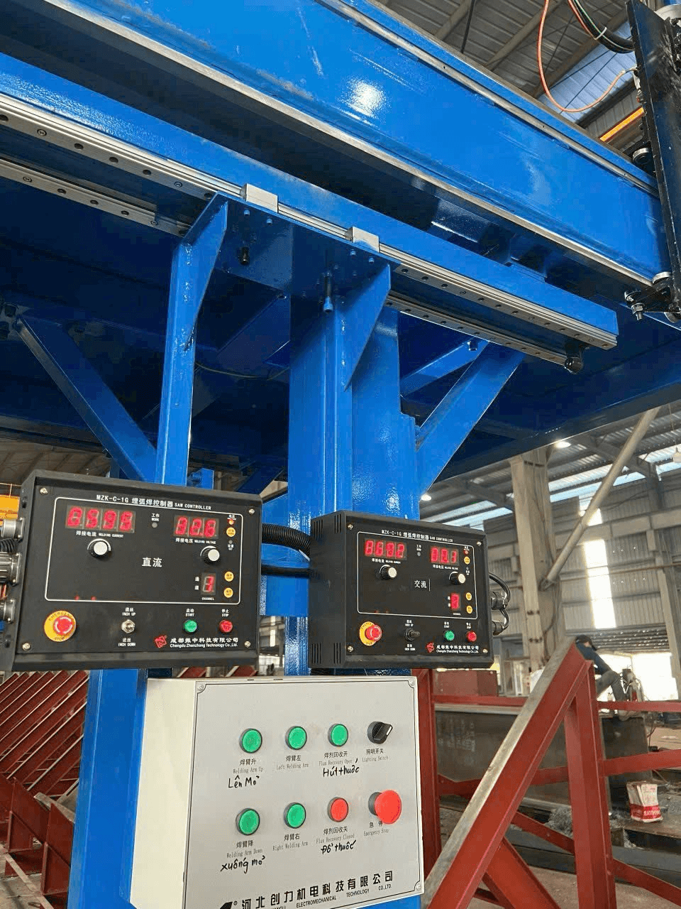 Máy hàn tandem trong quá trình làm việc