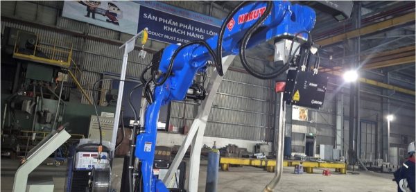 Robot hàn Zhouxiang tăng năng lực sản xuất